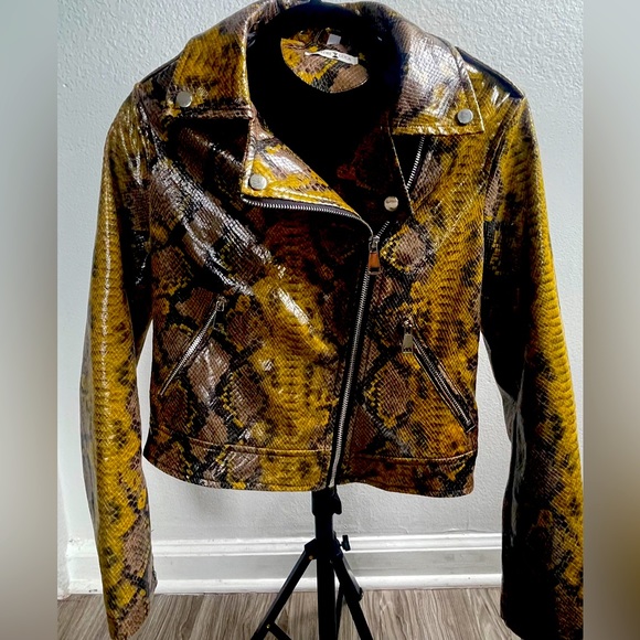 Jacket size Medium, beautiful color - Picture 5 of 6